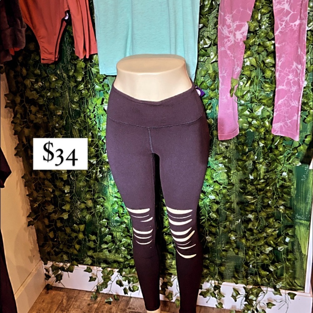 Distressed leggings